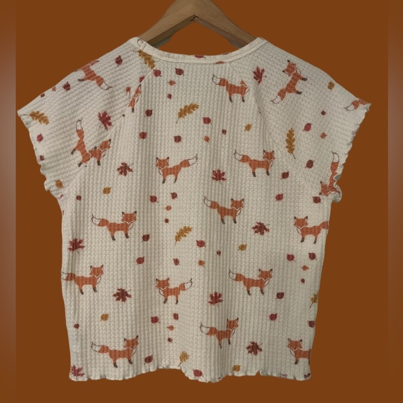 AMERICAN EAGLE OUTFITTERS cream coloured waffle top with fox and leaf pattern - Picture 3 of 7
